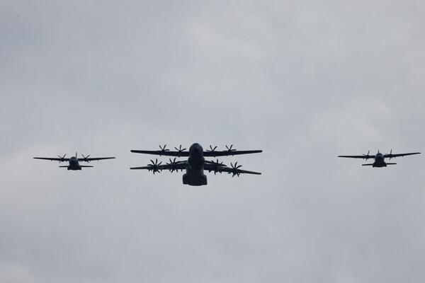 Weitere Bilder von der Militärparade in Paris anlässlich des französischen Nationalfeiertags.