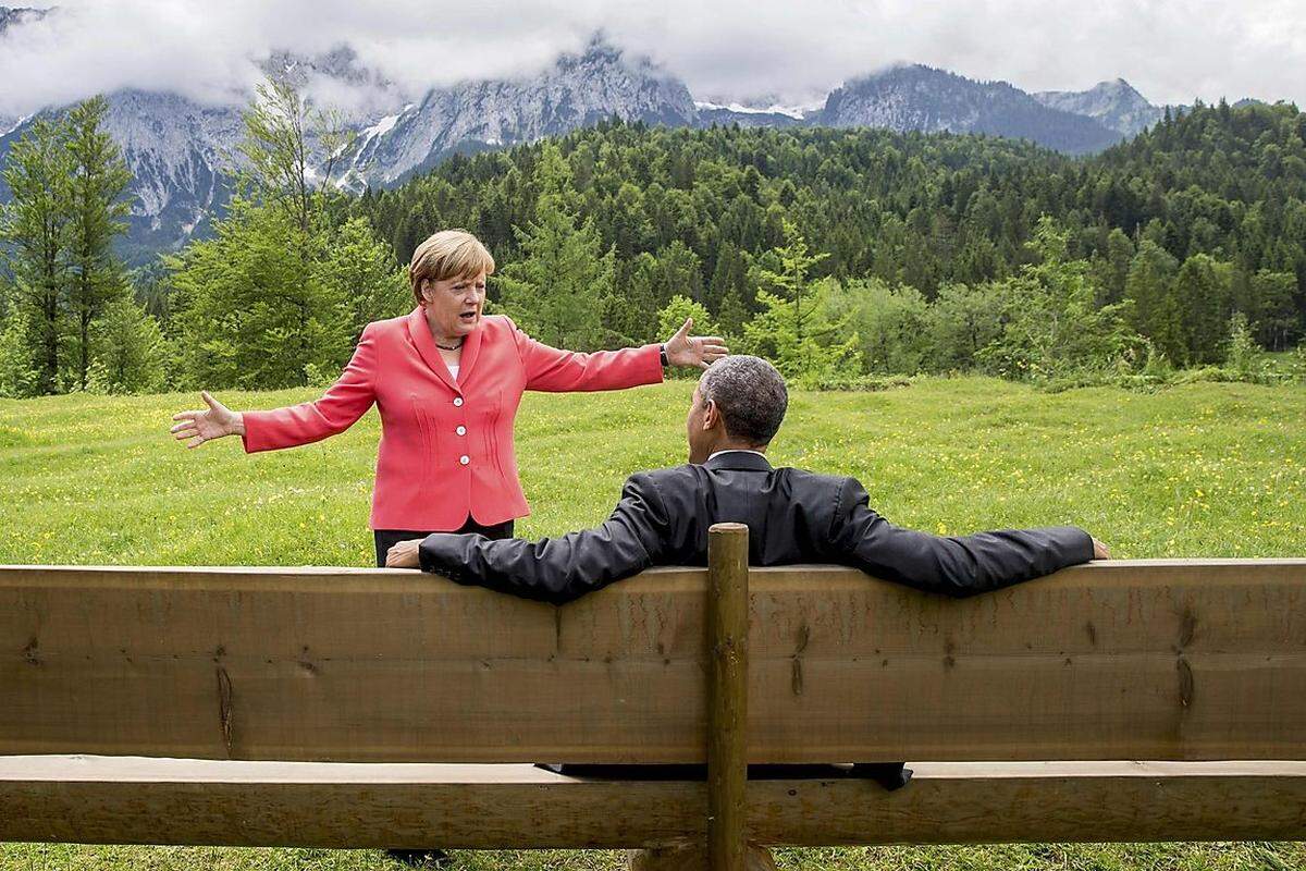 Angela Merkel, Barack Obama und die fünf Vertreter aus Frankreich, Großbritannien, Kanada, Japan und Italien sitzen übrigens ständig mit den EU-Gesandten Juncker und Tusk am Tisch. Nicht weniger als sieben Gast-Staatschef werden erwartet - außerdem haben sich zahlreiche internationale Organisationen für ein Gespräch angemeldet.