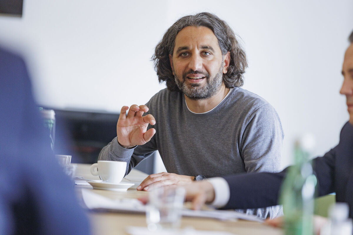 „Reduce, Reuse, Recycling. Viele Unternehmen re­den bei Nachhal­tigkeit vor allem über Recycling und Reuse. Schwe­rer fällt hingegen die Debatte über Reduce, weil das deutlich schmerz­hafter ist.“