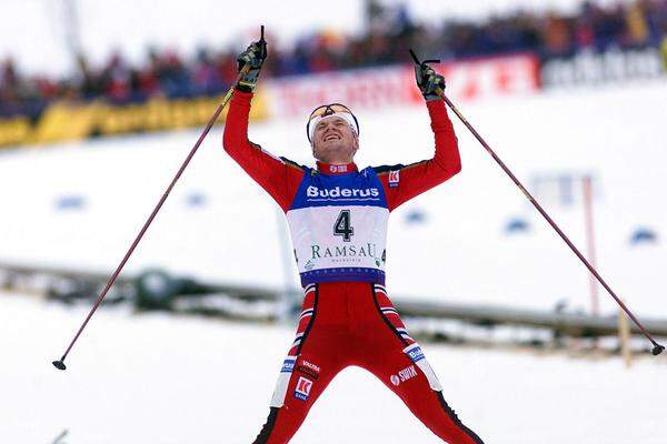 Der erfolgreichste Kombinierer heißt Bjarte Engen Vik. Der Norweger gewann zwischen 1995 und 2001 fünfmal Gold und dreimal Silber .