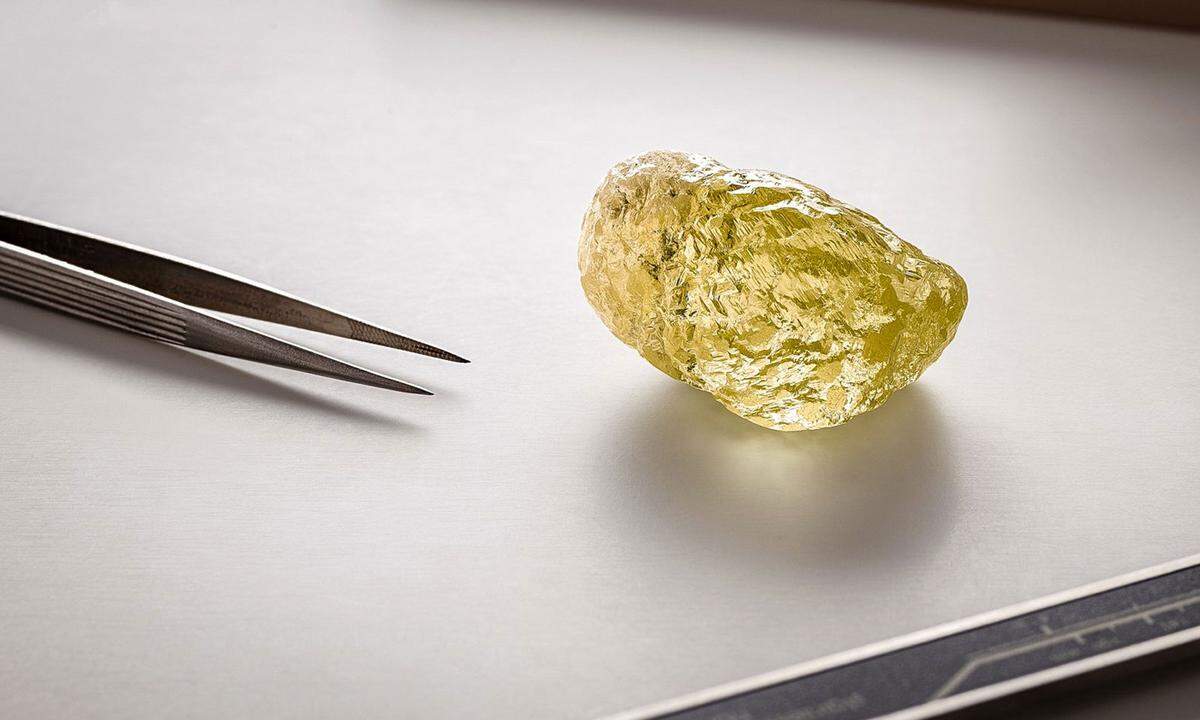 Im Norden Kanadas ist der größte Diamant Nordamerikas entdeckt worden. Nach kanadischen und US-Medienberichten stammt der gelbe Diamant mit einem Gewicht von 552 Karat aus der Diamantenmine Diavik, knapp 220 Kilometer südlich des Polarkreises.