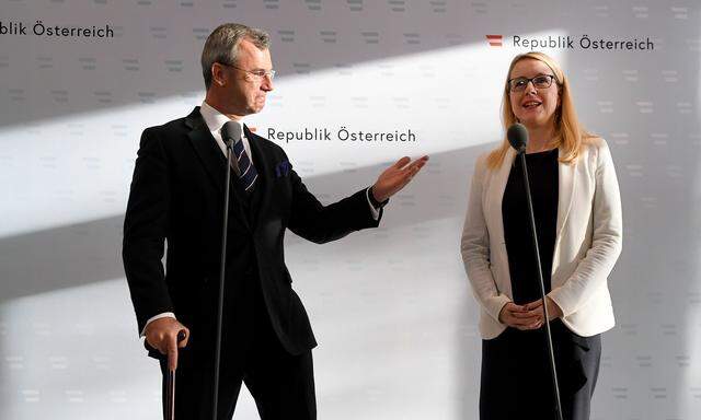 Infrastrukturminister Norbert Hofer (FPÖ) und Wirtschaftsministerin Margarete Schramböck (ÖVP)