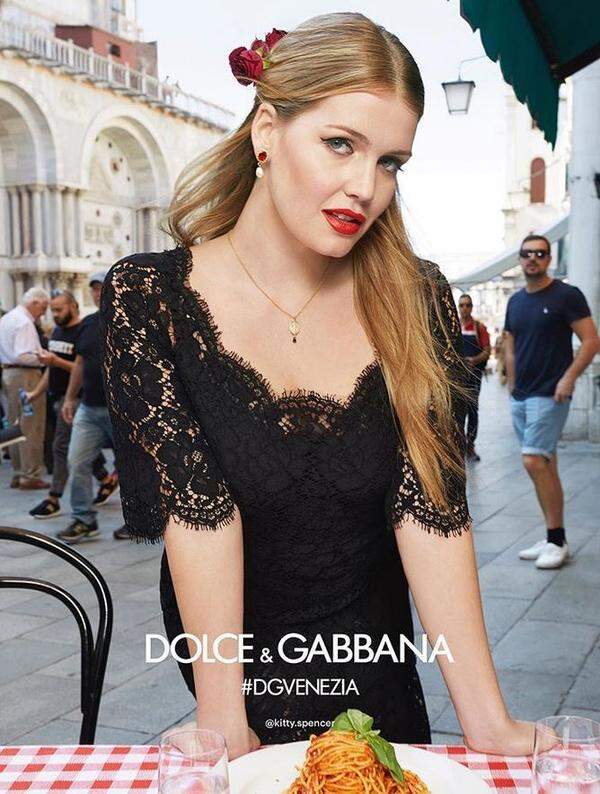Ihren bisher größter beruflicher Coup: 2017 wurde sie Teil der neuen Kampagne von Dolce &amp; Gabbana - das italientische Modehaus sammelte in dem Jahr offenbar fleißig Bonuspunkte in der britischen High Society.