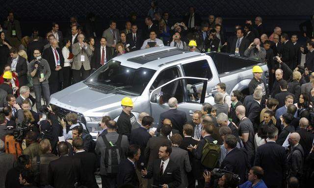 Members of the media crowd around at the introduction of the Ford Atlas concept truck at the North American International Auto Show in Detroit