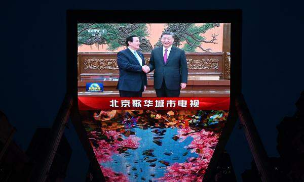 Xi Jinping mit Taiwans Ex-Präsidenten Ma Ying Jeou.