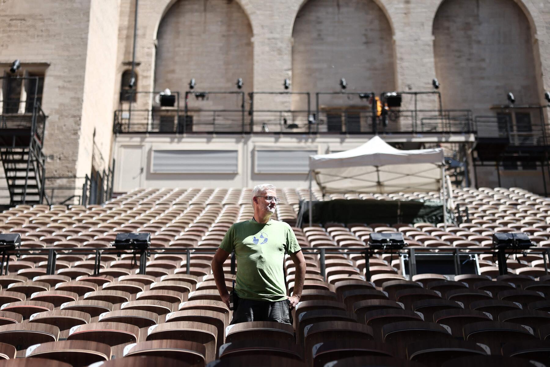 Belgian theater makers fear French austerity cuts