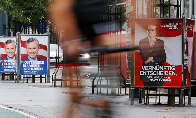 Archivbild: Plakate im Wahlkampf für die Bundespräsidentenwahl 2016