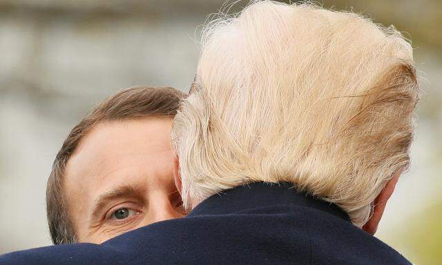 Aus der Umarmung zur Konfrontation. In Washington drückte Donald Trump Emmanuel Macron noch an die Brust. In Québec steht der US-Präsident gegen den Rest der Welt.