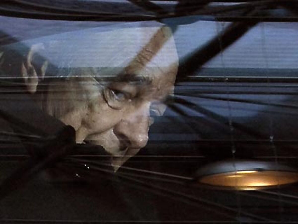 "Als ich gewählt wurde (...), war ich 32 Jahre alt und sofort in der Regierung. (...) Ich bin dann die ganze Zeit geblieben. Die Regierungen wechselten, ich bin mit den Möbeln geblieben." Jaques Chirac blickt auf seine politische Laufbahn zurück.