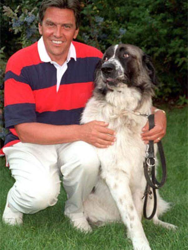 Ende der 1990er-Jahre hatte Österreich einen "First Dog". Grolli, ein kaukasischer Hirtenhund, war das Haustier des damaligen Bundeskanzlers Viktor Klima und Star so mancher Homestory. Als Klima nach seinem Ausscheiden aus der Politik nach Argentinien ging, durfte Grolli nicht mit.
