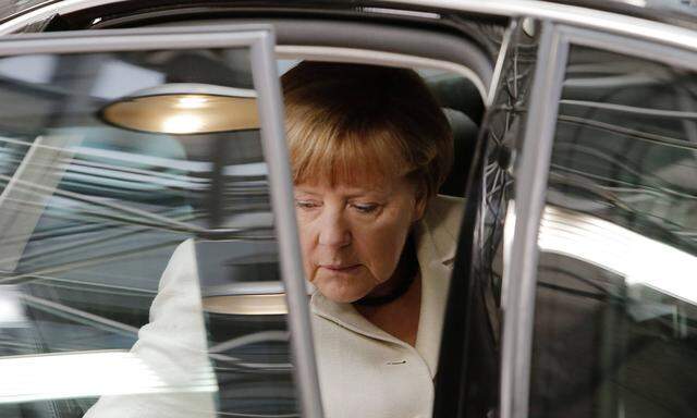 Kanzlerin Merkel hat ihre Große Koalition in Sachen Diesel geeint – aber die Rechnung ohne die Autobauer gemacht.