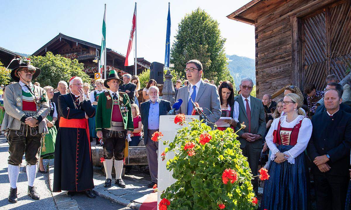 Von links: Alpbachs Bürgermeister Markus Bischofer, Franz Lackner (Erzbischof von Salzburg) und Landeskommandant der Tiroler Schützen Major Fritz Tiefenthaler während der feierlichen Eröffnung des Europäischen Forums Alpbach