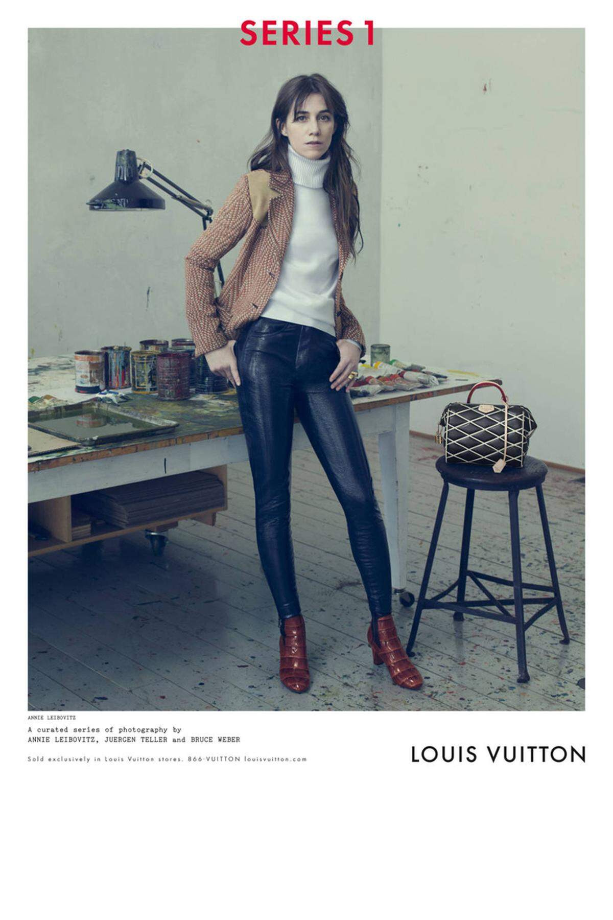 Louis Vuitton engagierte unter anderem Schauspielerin Charlotte Gainsboug. In Szene gesetzt wurde sie von Annie Leibovitz.
