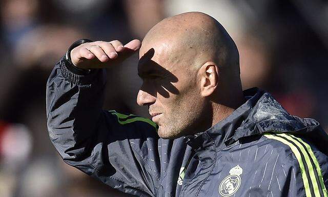 Zidane beim ersten von ihm geleiteten Real-Training
