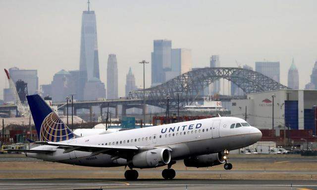 Archivbild einer United-Airlines-Maschine beim Start in New York.