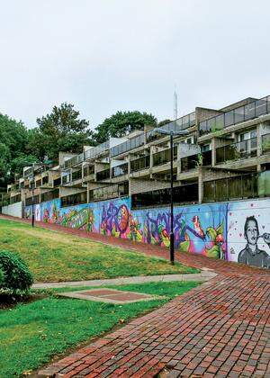 Central Hill. Hawke Road, Lambeth. Lambeth Architects’ Department  ⁄ Rosemary Stjernstedt. 1970–1974.