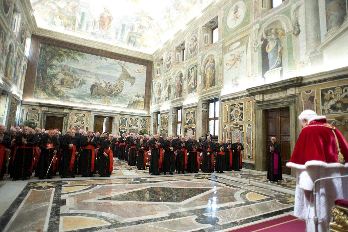 "Möge der Herr denjenigen offenbaren, den er auserwählt hat", sagte der Papst bei der Zeremonie in der prachtvollen Sala Clementina im Apostolischen Palast.