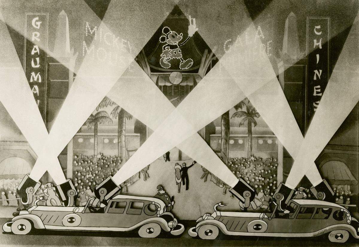 Schon ab 1930 wurde diese Welt auch im Papierformat als zunehmend biederer Comicstrip inszeniert. 1935 kam der erste Farbfilm namens "The Band Concert" in die Kinos, 1940 das hochgelobte "Fantasia". 
