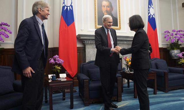 Der frühere US-Sicherheitsberater Stephen Hadley versichert weiteres US-Engagement für Taiwan.