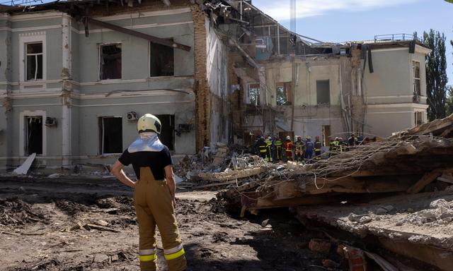 Der Schauplatz der Katastrophe mitten im Kiew. Ein Trakt des Okhmatdyt-Krankenhauses ist zerstört.