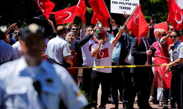 Der Erdogan-Besuch war von Kundgebungen seiner Anhänger und Gegner geprägt.