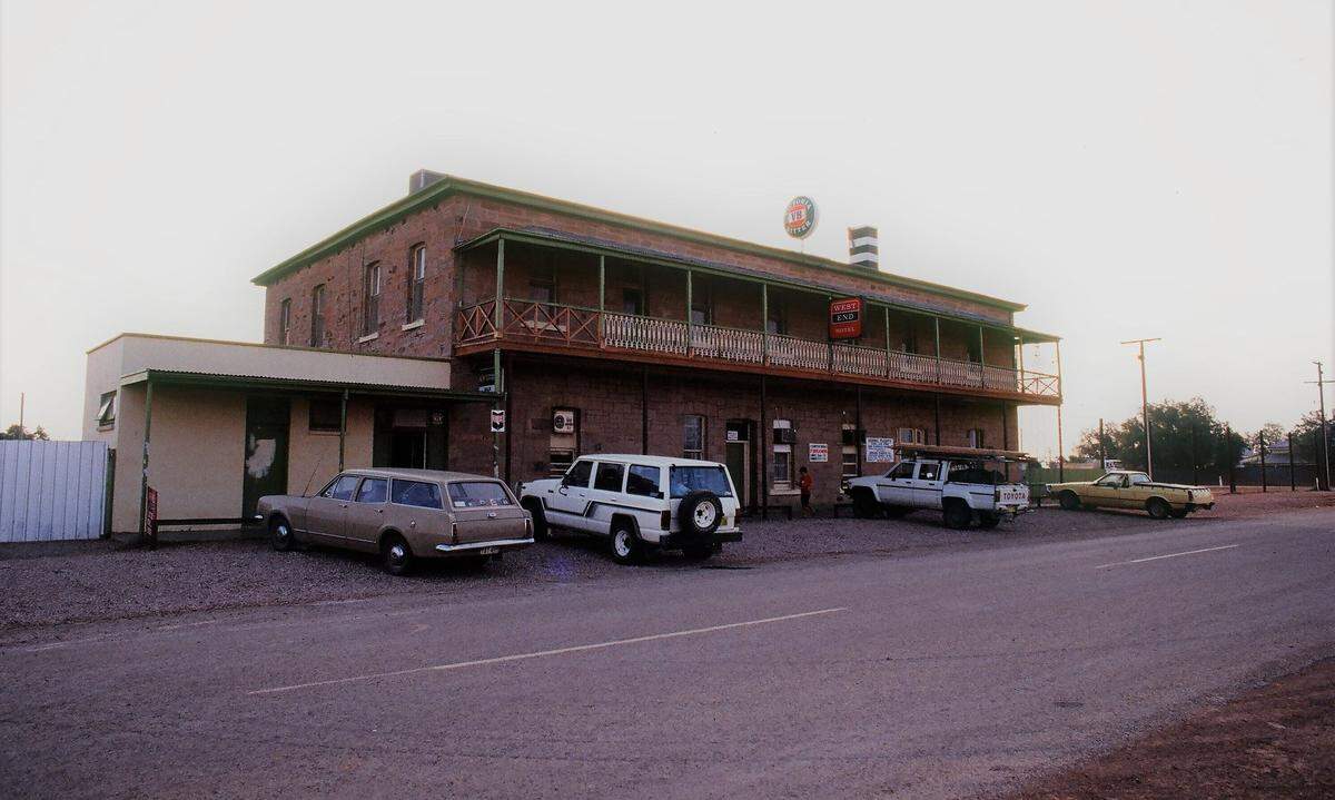 Pub und Hotel im Outback-Kaff Marree, South Australia.