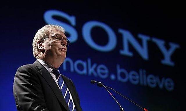 File photo of Howard Stringer, CEO and president of Sony Corporation, speaking at the Sony Media Tech