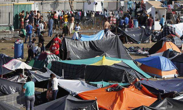 Tijuana ruft wegen Migranten humanitaeren Notstand aus.