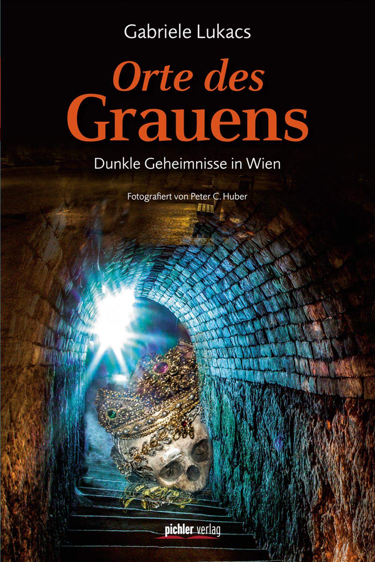 „Orte des Grauens. Dunkle Geheimnisse in Wien“ heißt das eben erschienene Buch der Wiener Stadtführerin Gabriele Lukacs und des Fotografen Peter C. Huber. Erschienen im Pichler Verlag, 173 Seiten, 26,90 Euro. Lukacs bietet gegen Voranmeldung Führungen zu den „Gruselhäusern“ Wiens an: www.wienfuehrung.com.