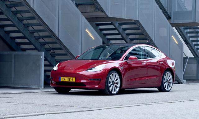 Basisversion in den USA ab 35.000 Dollar – dann aber nicht in Rot: Tesla Model 3.
