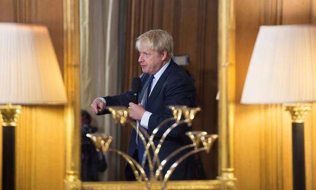 Archivbild: Boris Johnson in der Downing Street