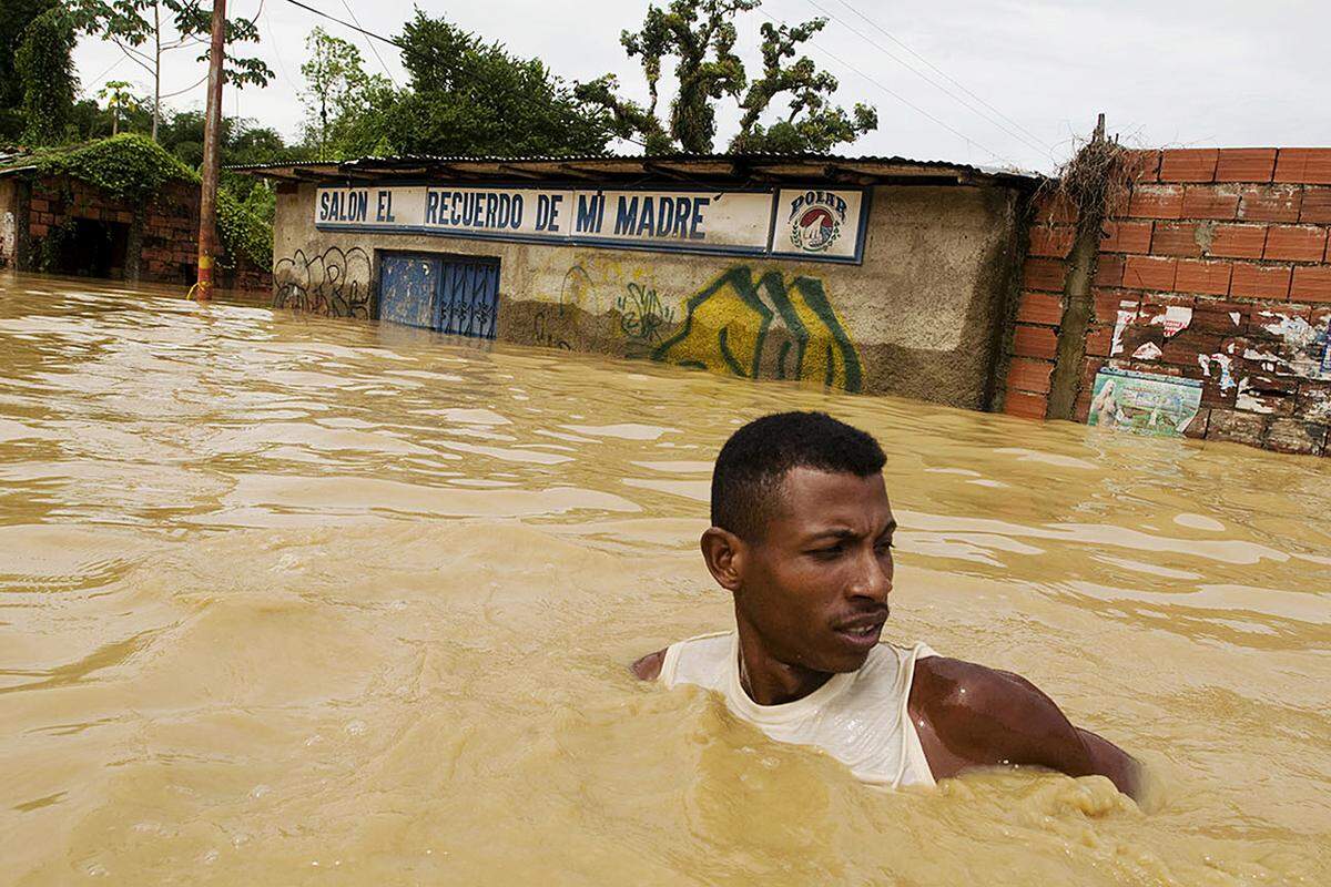 Barlovento, Venezuela.  Tausende Venezuelaner sind auf der Flucht vor Hochwasser und Erdrutschen. zumindest 21 Menschen sind bei der Flut umgekommen.