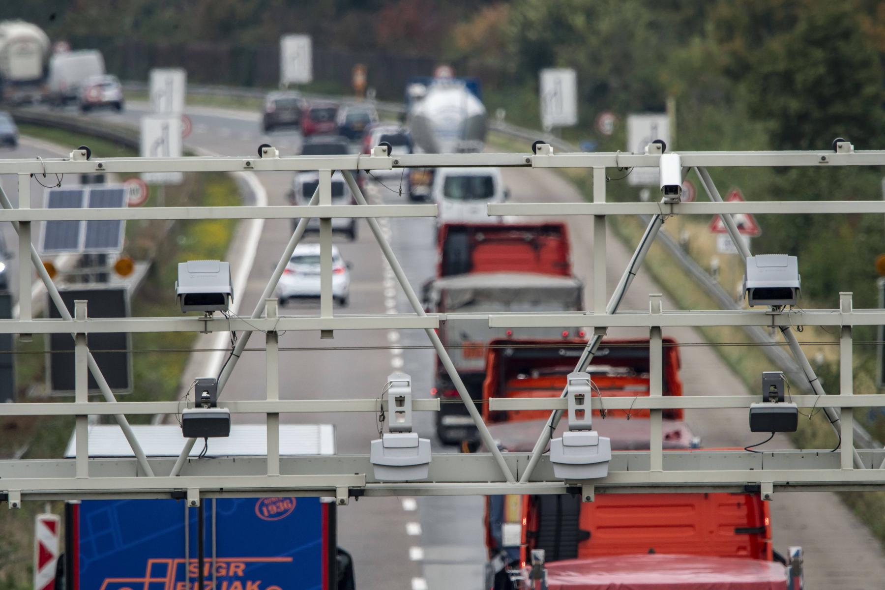 Zvišanje cestnine za tovorna vozila leta 2026 razdvaja koalicijo