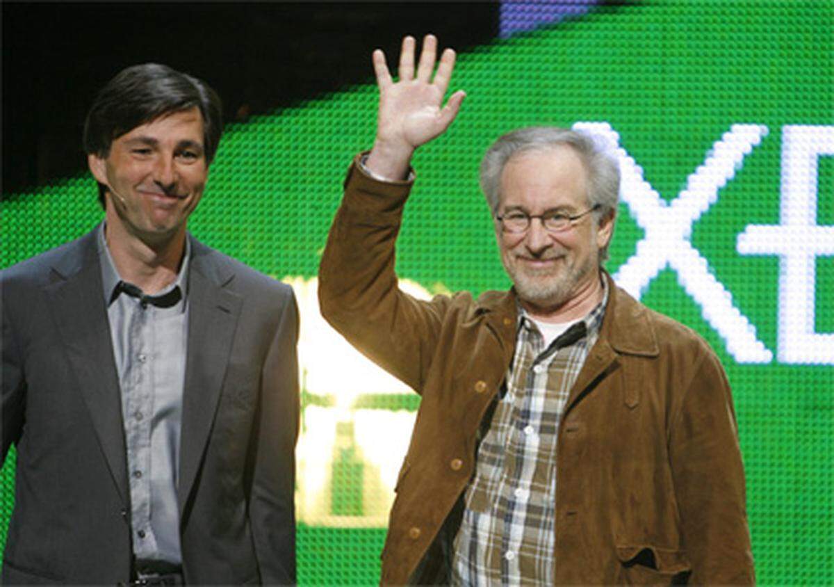 Regisseur Steven Spielberg kam auf die Bühne, zeigte sich von dem Projekt begeistert und kündigte an, für "Natal" auch Spiele entwerfen zu wollen.