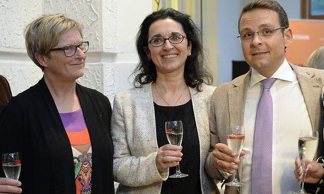 BZÖ-Abgeordnete Ursula Haubner (li.), Angelika Werthmann (Mitte), BZÖ-Spitzenkandidatin für die EU-Wahl, und BZÖ-Obmann Gerald Grosz beim Wahlkampfauftakt.