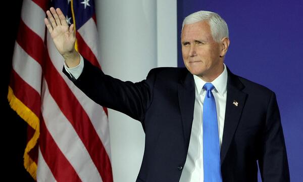 Ex-Vizepräsident Mike Pence gibt w.o. 