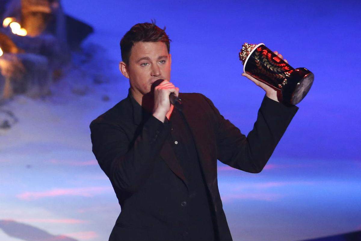 Seine Leistungen wurden mit zahlreichen Preisen prämiert, darunter einige Teen Choice und MTV Movie Awards. Und zum Schluss noch zwei Dinge, die man über Channing Tatum vielleicht noch nicht wusste. Der Schauspieler leidet unter ADHS und Legasthenie.