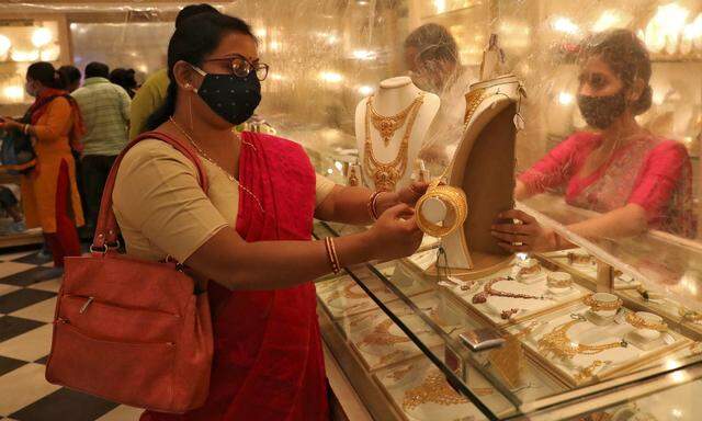 In Indien werden bald viele Hochzeiten nachgeholt. Dafür benötigt man Gold.