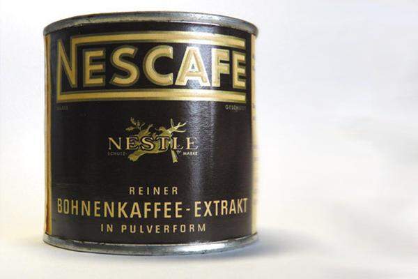 In den 1930er Jahren ist es dem Schweizer Nestlé-Konzern erstmals gelungen, Kaffeebohnen zu haltbaren Pulver zu verarbeiten. Heute ist Nescafe der meist getrunkene Kaffee der Welt - und ein Synonym für Löskaffee.
