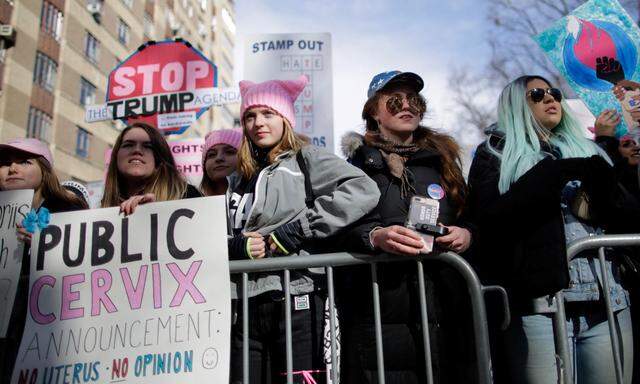 Frauen marschieren in den USA gegen Trump
