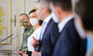 Oesterreich: Pressekonferenz zu aktuellen Entwicklungen der Coronamasznahmen // Austria: Press conference regarding the current developments in corona measures