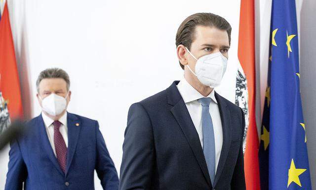 Bürgermeister und Landeshauptmann Michael Ludwig (hinten) und Kanzler Sebastian Kurz nach der Verkündung der Corona-Verschärfungen.