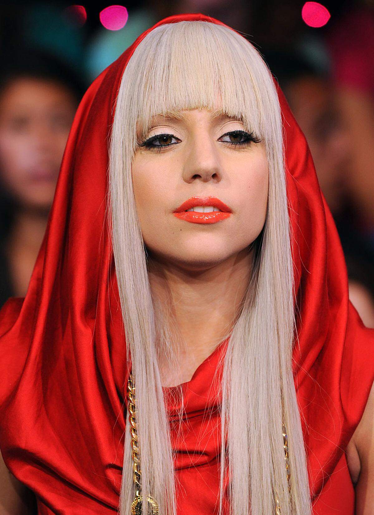 Die derzeitige Dauer-Preisabräumerin Lady Gaga wurde sechs Mal vorgeschlagen. In der Kategorie bestes Album konkurriert sie mit den Favoriten Lady Antebellum. Die 24-jährige Kunststudentin ist außerdem auch als beste Sängerin sowie in vier weiteren Kategorien nominiert, darunter bestes Pop-Album.