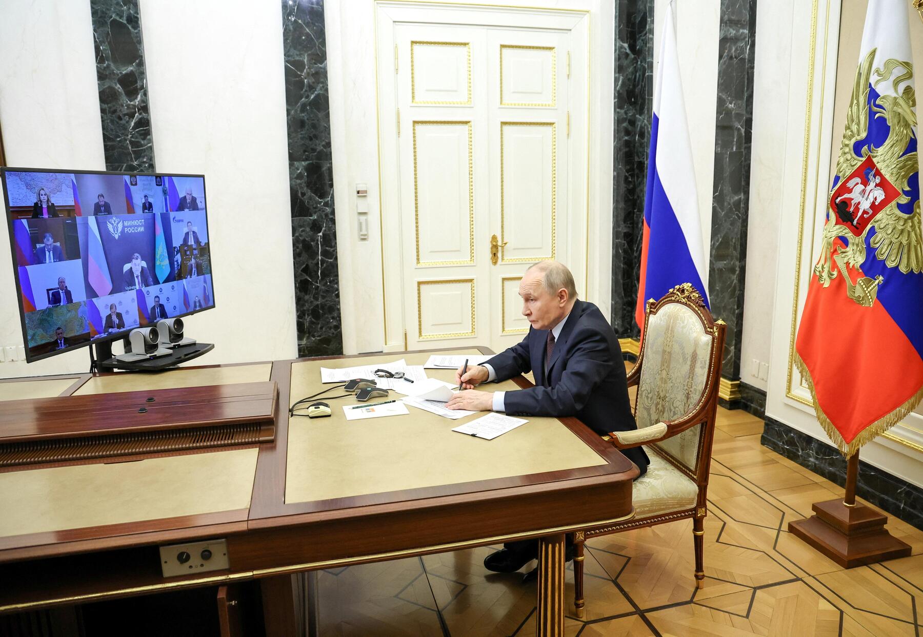 Acht Wochen nach Beginn rechtfertigt Putin erstmals die Internet-Sperre