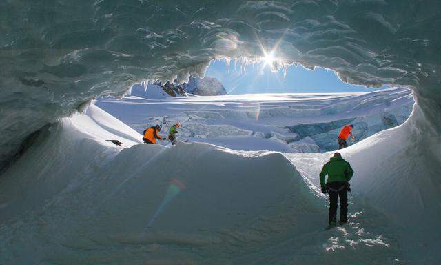 Forscher auf dem Gletscher, auf den Spuren des weltweiten Klimawandels.
