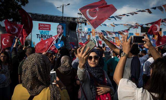 Recep Tayyip Erdoğans Image hat Kratzer bekommen, aber der Politiker ist nach wie vor populär. Er kandidiert für eine zweite Amtszeit als Präsident.  