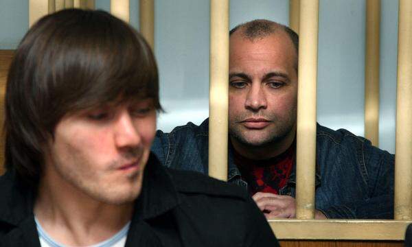 Nicht mehr hinter Gittern: Sergej Hadschikurbanow (rechts) ist einer der Männer, die den Mord an der russischen Journalistin Anna Politkowskaja organisiert haben.