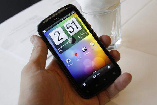 HTC will mit einem Doppelkern-Multimedia-Smartphone punkten, dem HTC Sensation. DiePresse.com konnte das Gerät, das im Mai auf den Markt kommen soll, bereits in einer Vorabversion begutachten. Dementsprechend sind alle hier gewonnenen Erkenntnisse auch mit Vorsicht zu genießen.Zum ausführlichen Test >>>