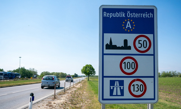 Wer erlaubtermaßen nach Österreich einreist, darf 14 Tage lang seine Wohnung nicht verlassen und auch nicht wiederausreisen.