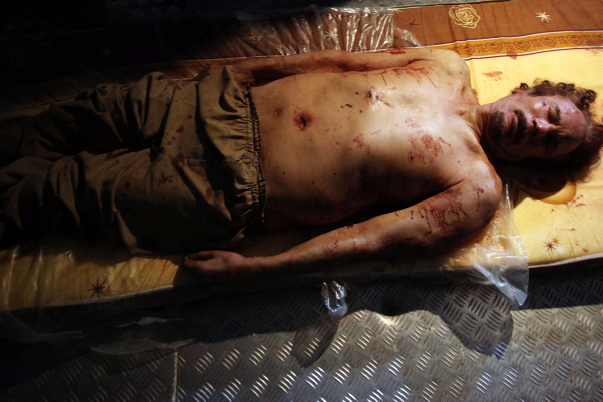 Die Hauptstadt Tripolis ist zwar schon im August in die Hände der Rebellen gefallen, am 20. Oktober ist der Libyen-Krieg aber endgültig vorbei: Muammar al-Gaddafi wird bei Kämpfen nahe seiner Heimatstadt Sirte getötet. Später wird sein Sohn Saif verhaftet. Dem Gaddafi-Sprössling mit Österreich-Bezug droht die Todesstrafe.